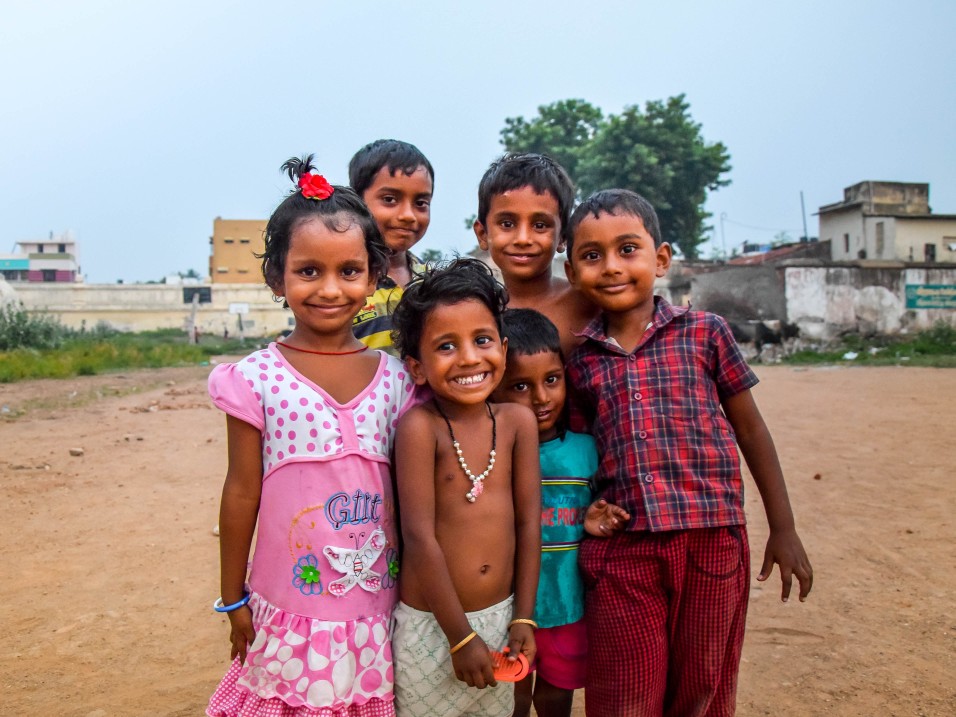 group-of-kids-in-tanjore-india_t20_GgWloR